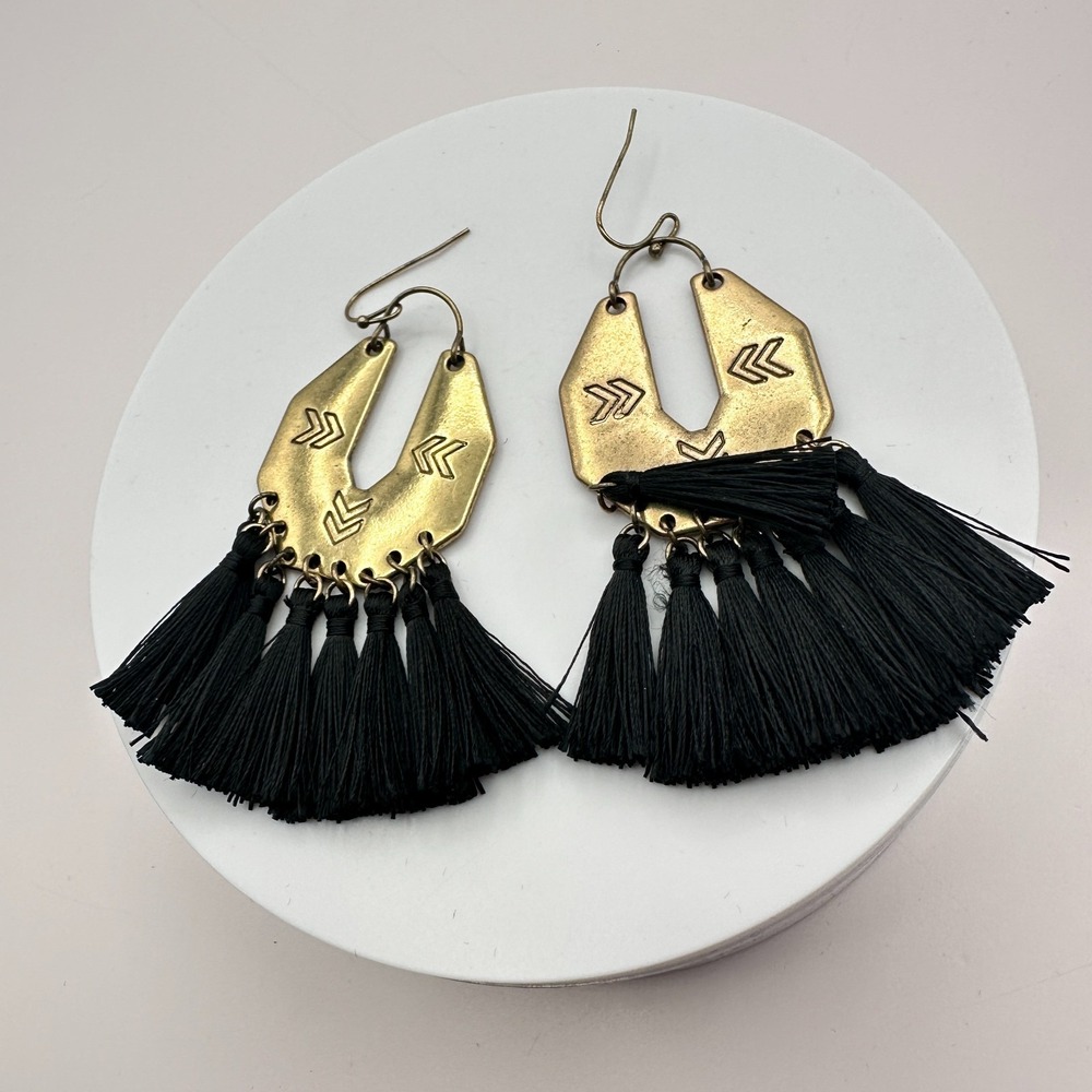 90s Vintage Gold Tone Arrow Etched Black Tassel Dangle Earrings